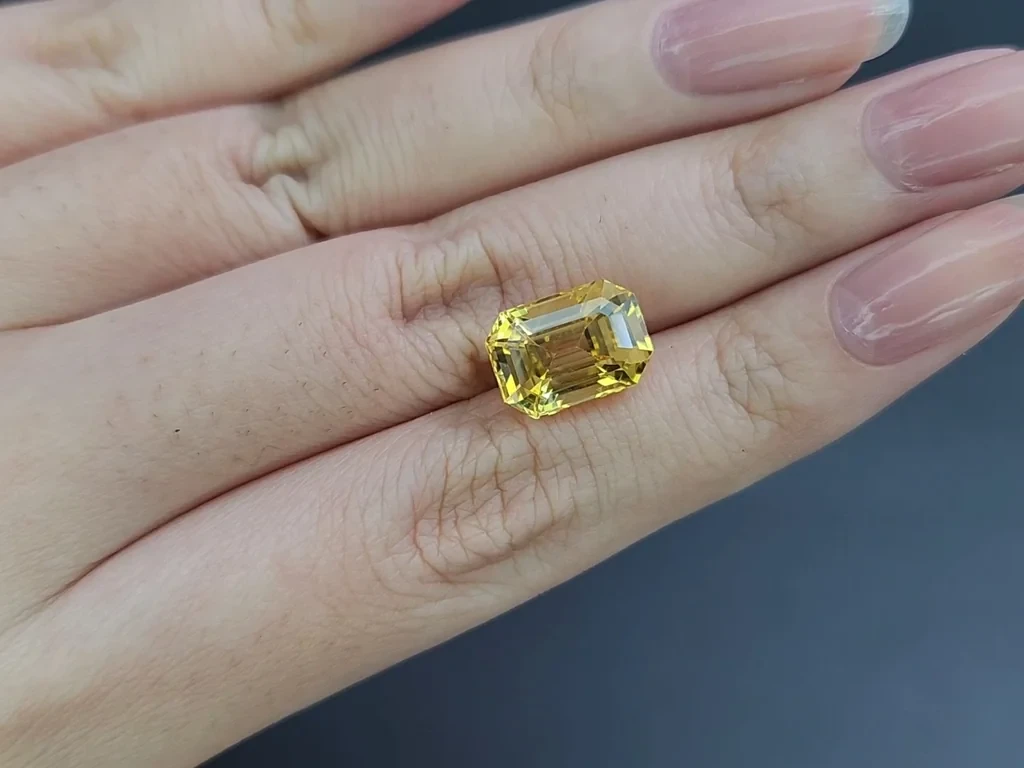 Unheated Golden Yellow sapphire in octagon cut 7.23 carats, Sri Lanka Image №2