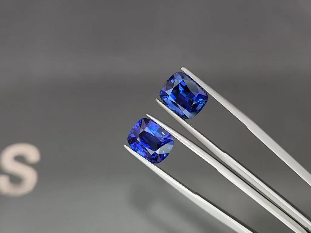 Pair of sapphires Royal Blue cushion cut 11.69 carats, Sri Lanka Image №3