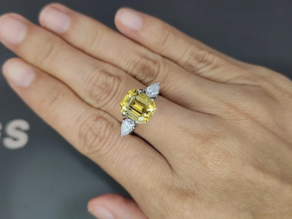 Unheated Golden Yellow sapphire in octagon cut 5.54 carats, Sri Lanka Image №3