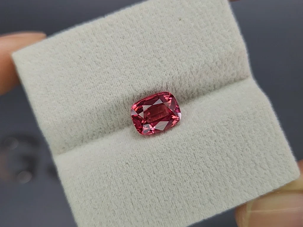 Spinel Mahenge Vivid Pink  cushion cut 3.03 carats, Tanzania   Image №4