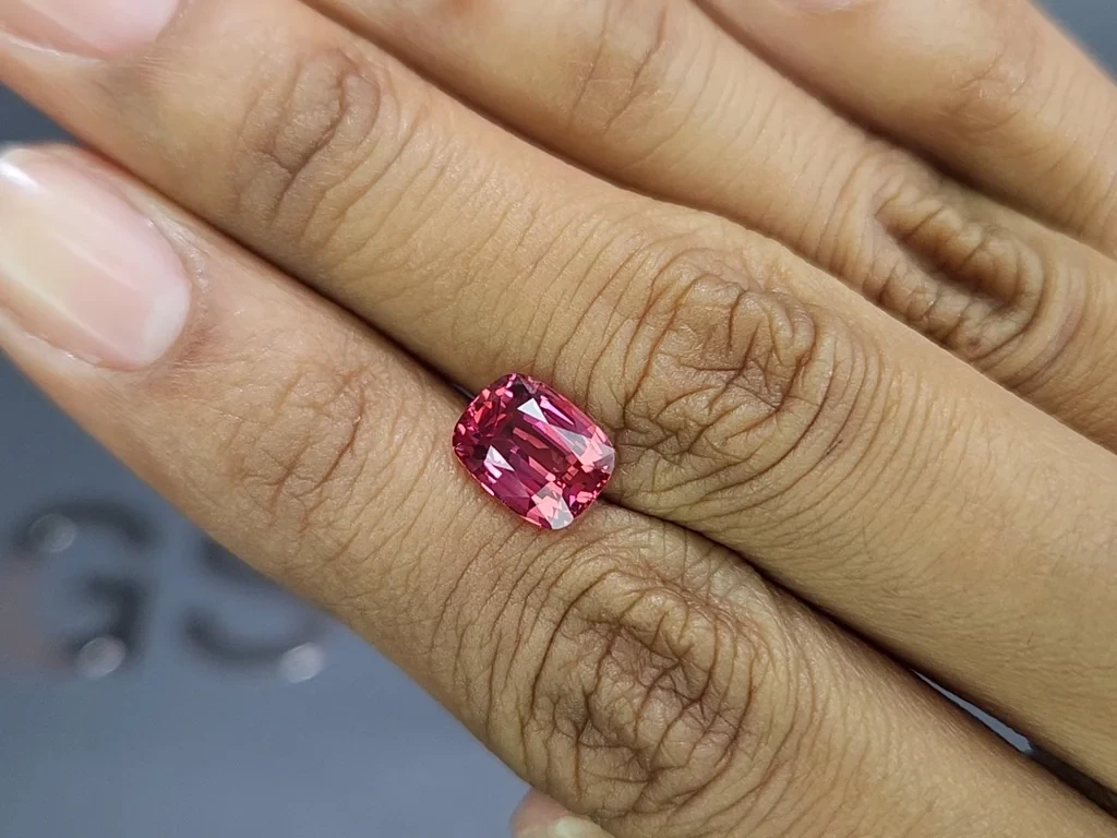 Spinel Mahenge Vivid Pink  cushion cut 3.03 carats, Tanzania   Image №2
