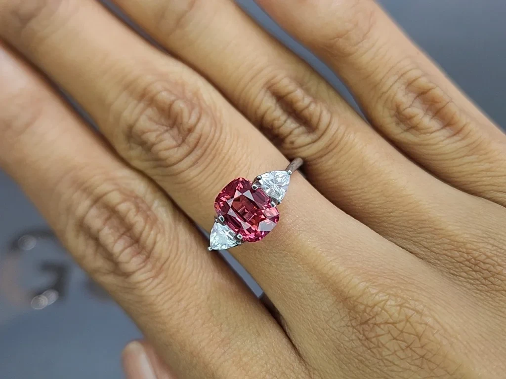Spinel Mahenge Vivid Pink  cushion cut 3.03 carats, Tanzania   Image №5