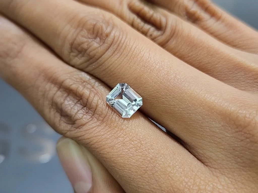 Kunzite octagon cut 1.90 carats, Pakistan Image №2