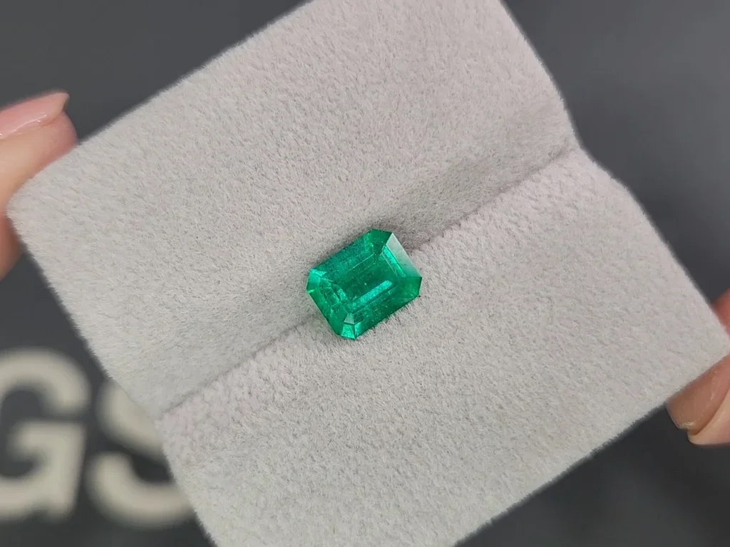 Colombian Emerald Vivid Muzo Green 1.35 ct Image №4