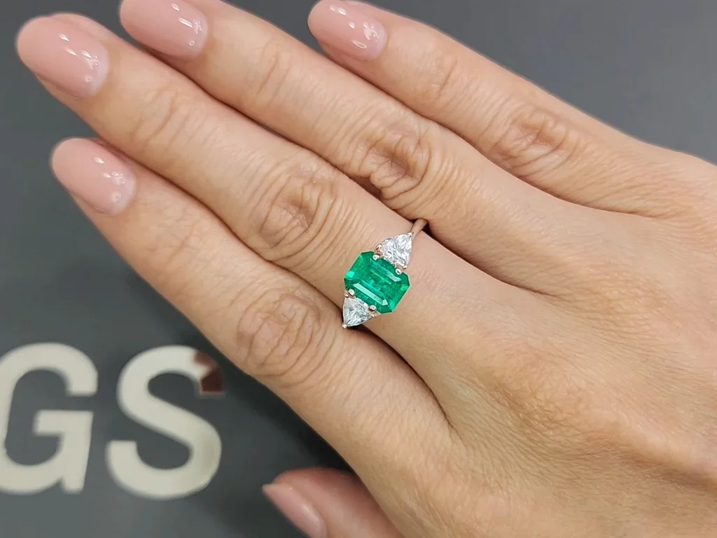 Colombian Emerald Vivid Muzo Green 1.35 ct Image №5