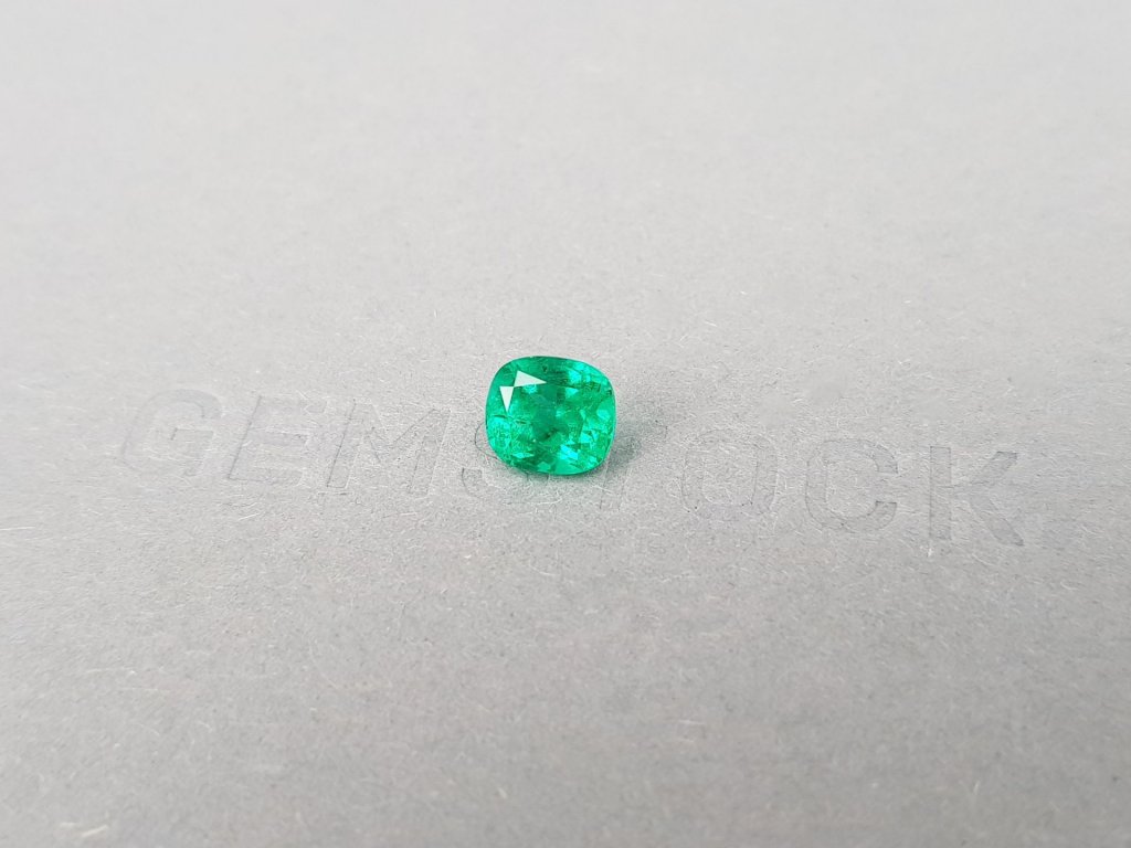 Vivid Green colombian emerald in cushion cut 1.48 ct Image №4