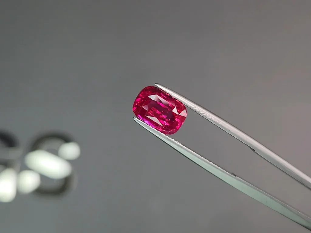 Unheated vibrant pink-red ruby 3.02 carats in cushion cut, Mozambique  Image №3
