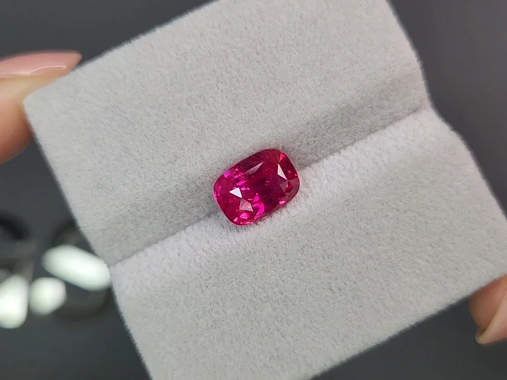 Unheated vibrant pink-red ruby 3.02 carats in cushion cut, Mozambique  Image №4