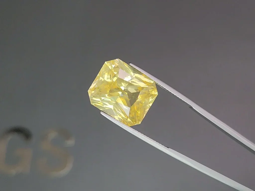 Untreated yellow sapphire in radiant cut 26.29 carats, Sri Lanka Image №3