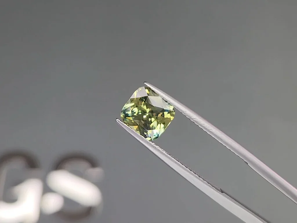 Unheated cushion cut green sapphire 2.57 carats, Madagascar  Image №3