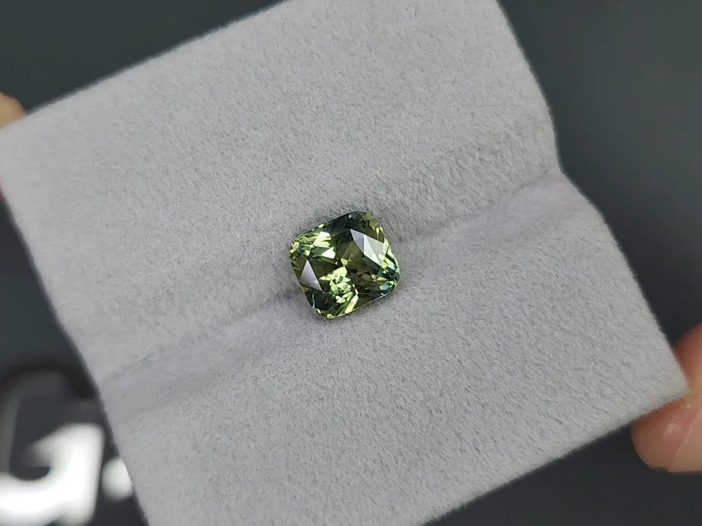 Unheated cushion cut green sapphire 2.57 carats, Madagascar  Image №4