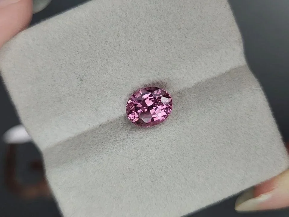 Purple spinel in oval cut 2.56 carats, Tanzania Image №4
