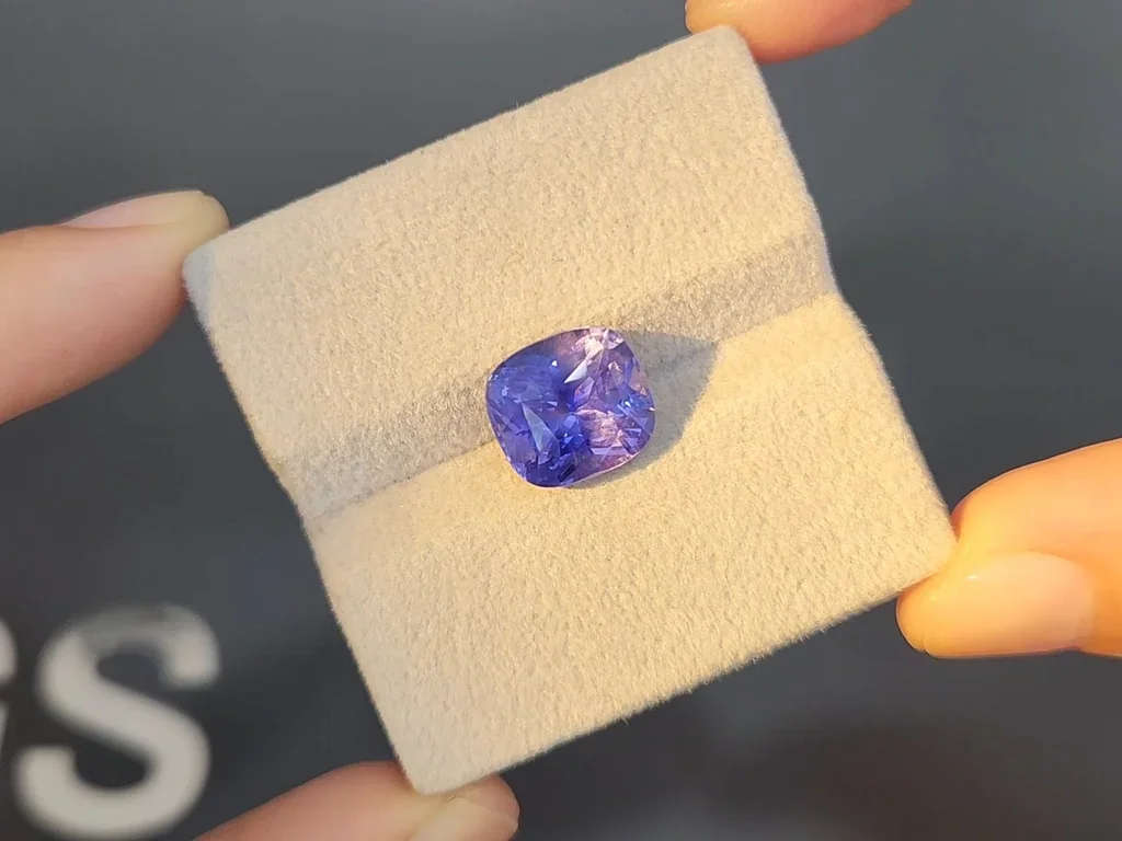Unheated color change blue-violet sapphire in cushion cut 6.75 carats, Sri Lanka Image №6