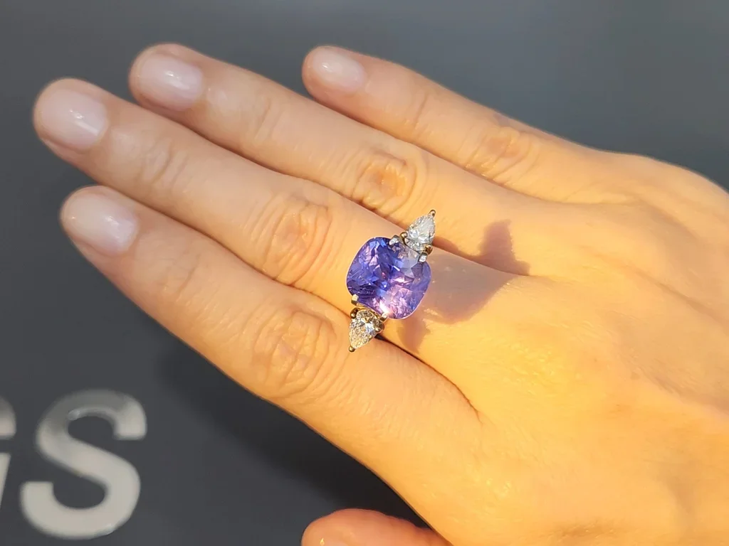 Unheated color change blue-violet sapphire in cushion cut 6.75 carats, Sri Lanka Image №9