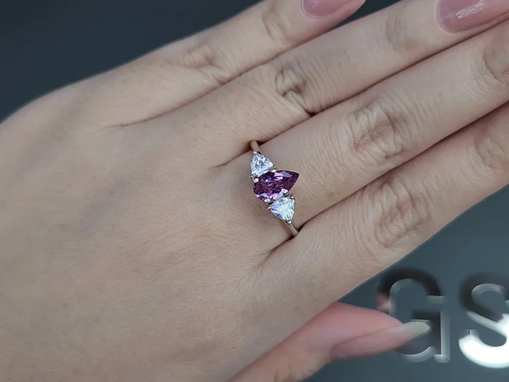 Unheated purple sapphire pear shaped 0.95 carats, Madagascar  Image №5