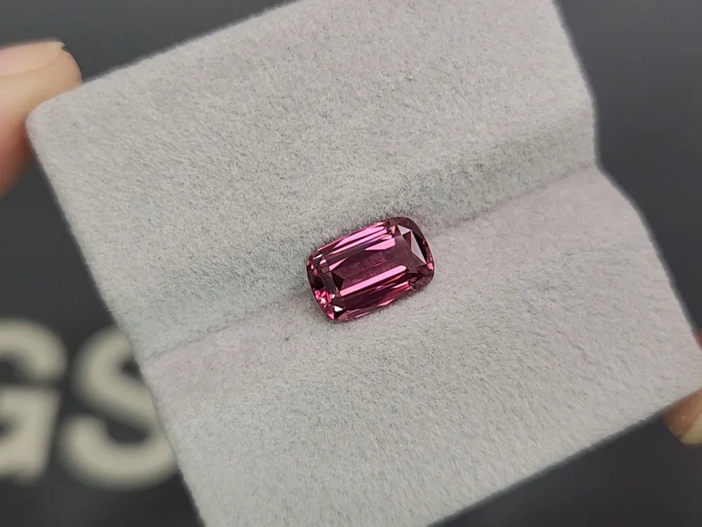 Rhodolite garnet cushion cut 2.46 carats, Tanzania Image №4