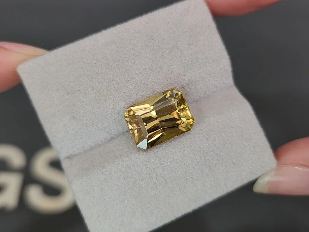 Yellow zircon radiant cut 11.06 carats, Tanzania Image №4