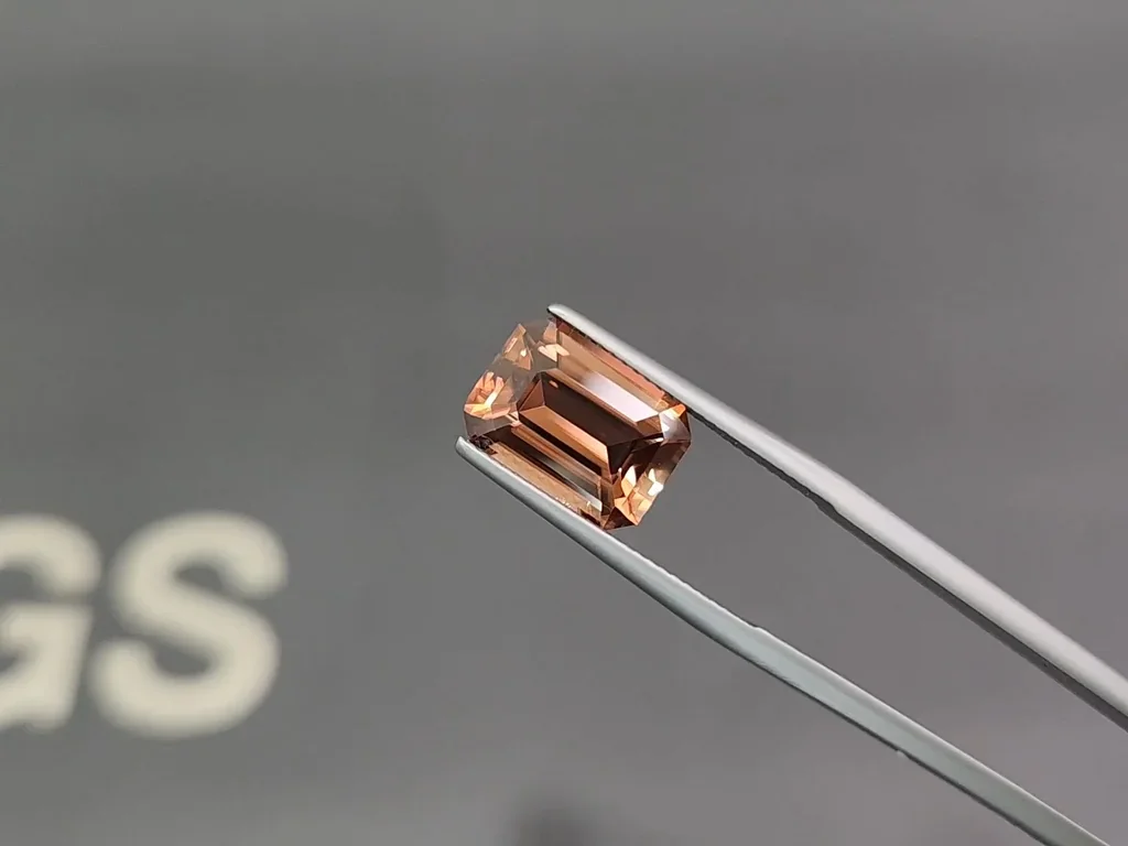 Brown zircon octagon cut 7.63 carats, Tanzania Image №3