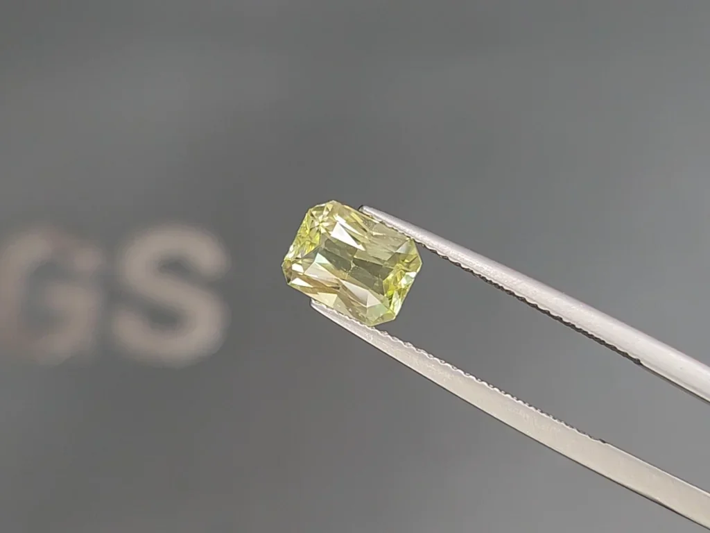 Yellow chrysoberyl radiant cut 2.01 carats, Madagascar Image №3