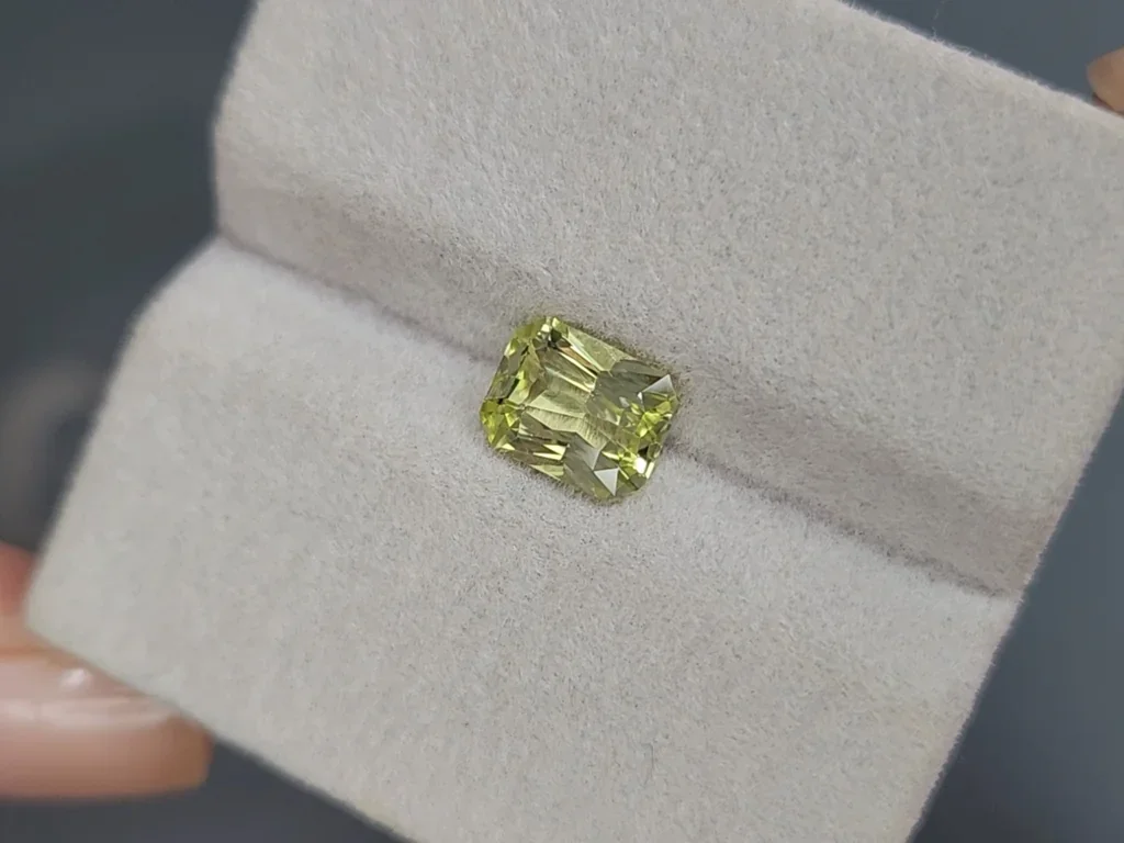 Yellow chrysoberyl radiant cut 2.01 carats, Madagascar Image №4