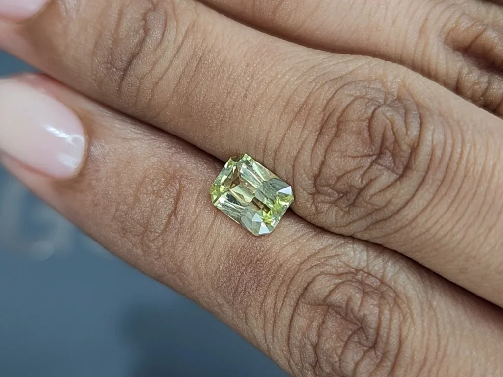 Yellow chrysoberyl radiant cut 2.01 carats, Madagascar Image №2