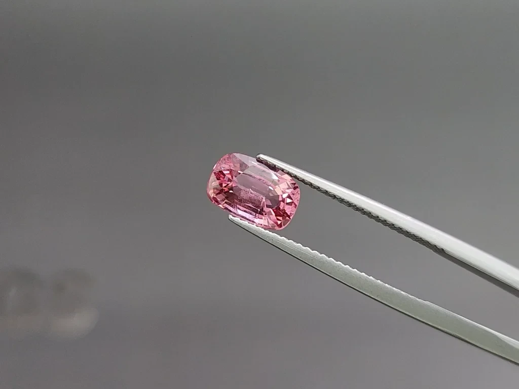 Spinel Mahenge cushion cut 2.06 carats, Tanzania Image №3