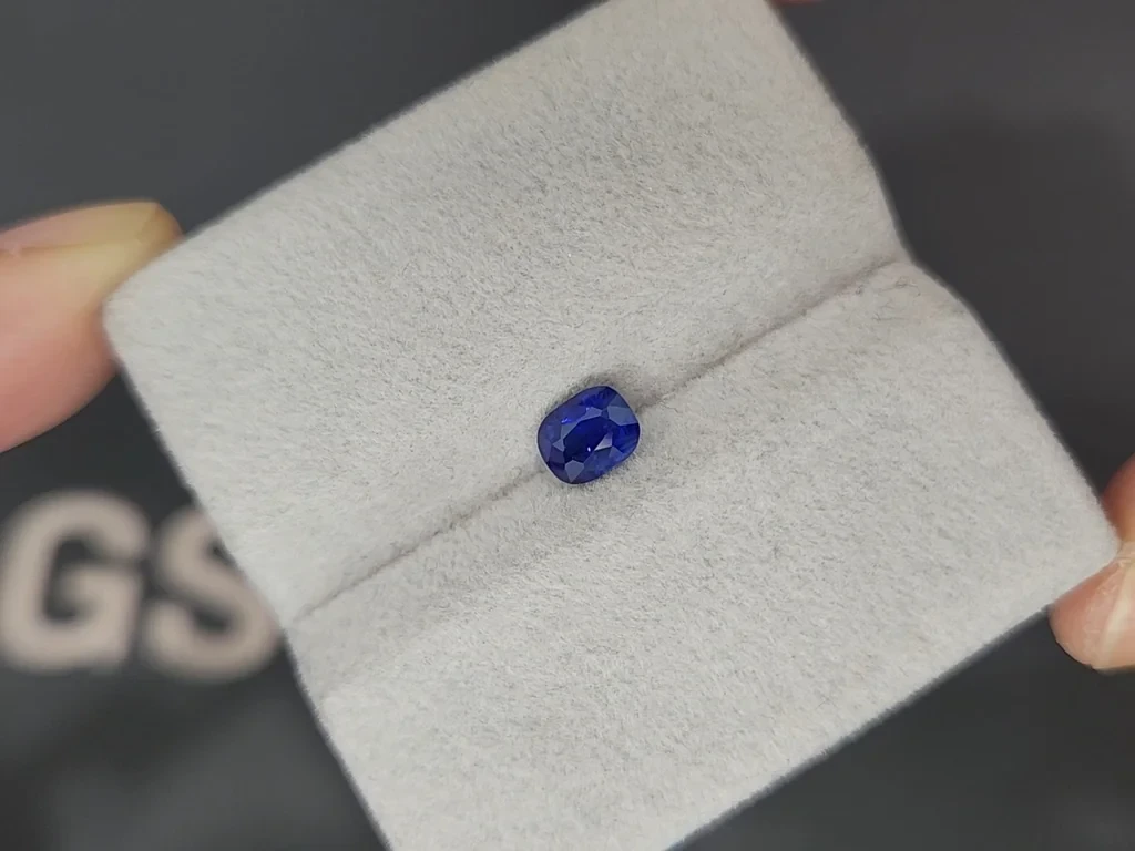 Sapphire Royal Blue cushion cut 0.80 carats, Sri Lanka  Image №4