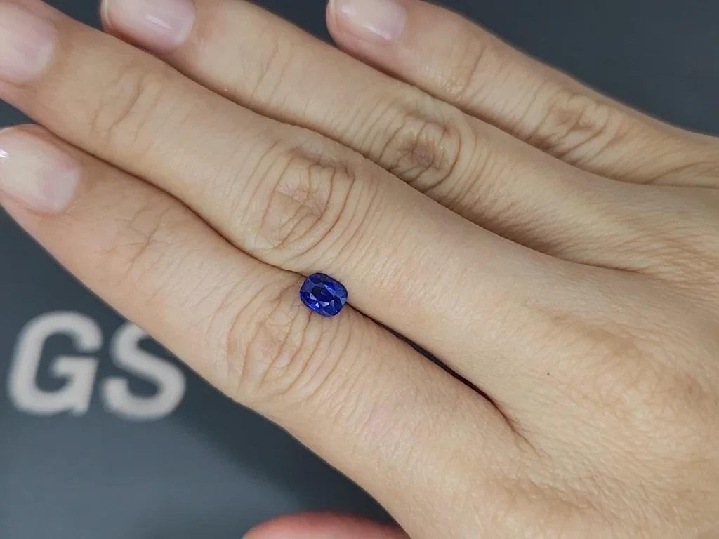 Sapphire Royal Blue cushion cut 0.80 carats, Sri Lanka  Image №2