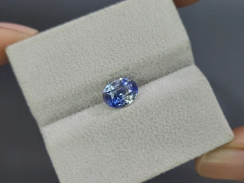 Unheated sapphire Bi-color oval cut 2.22 carats, Sri Lanka Image №4