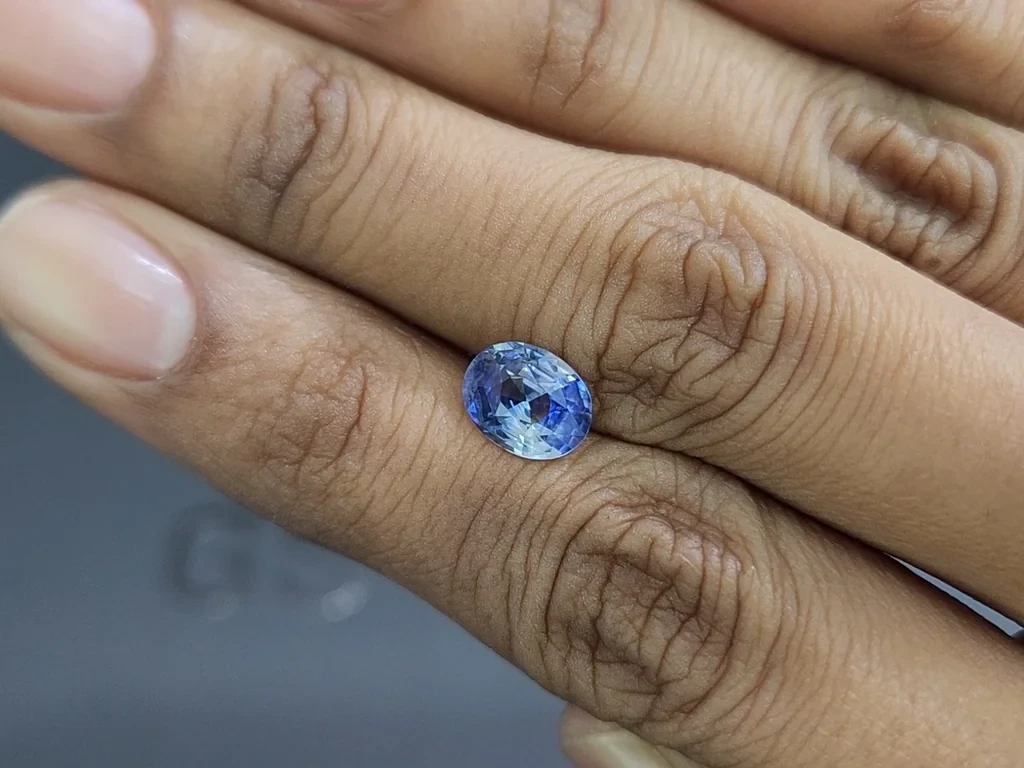 Unheated sapphire Bi-color oval cut 2.22 carats, Sri Lanka Image №2