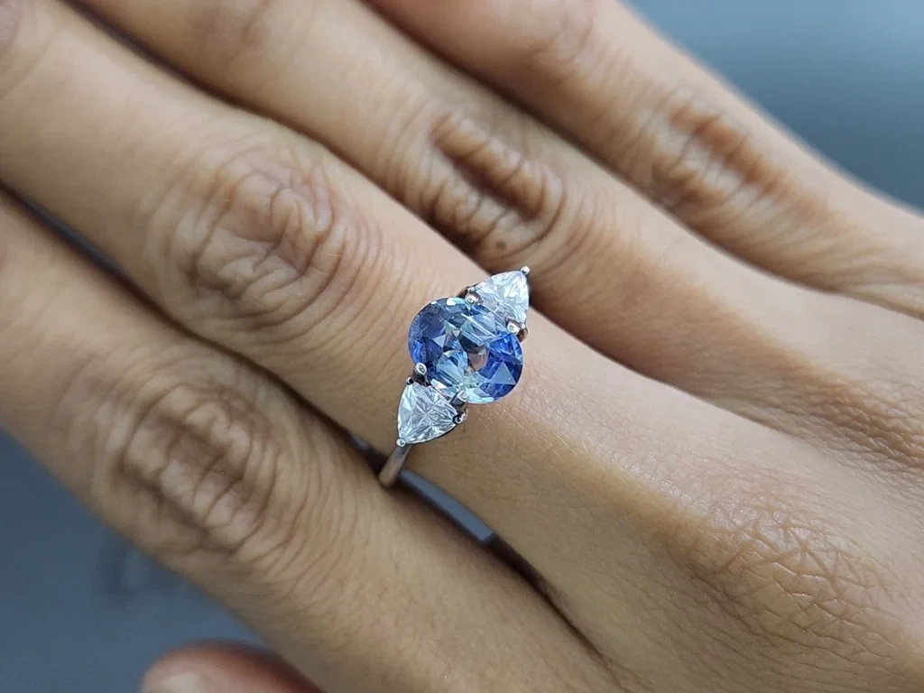 Unheated sapphire Bi-color oval cut 2.22 carats, Sri Lanka Image №5