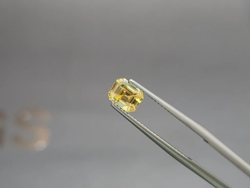 Unheated yellow sapphire octagon cut 1.51 carats, Sri Lanka Image №3