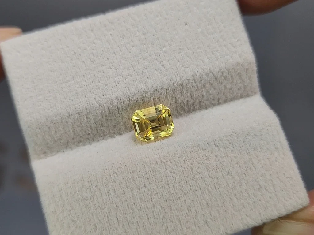 Unheated yellow sapphire octagon cut 1.51 carats, Sri Lanka Image №4