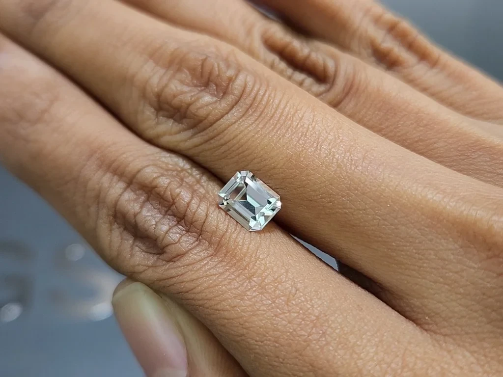 Kunzite octagon cut 1.33 carats, Pakistan Image №2