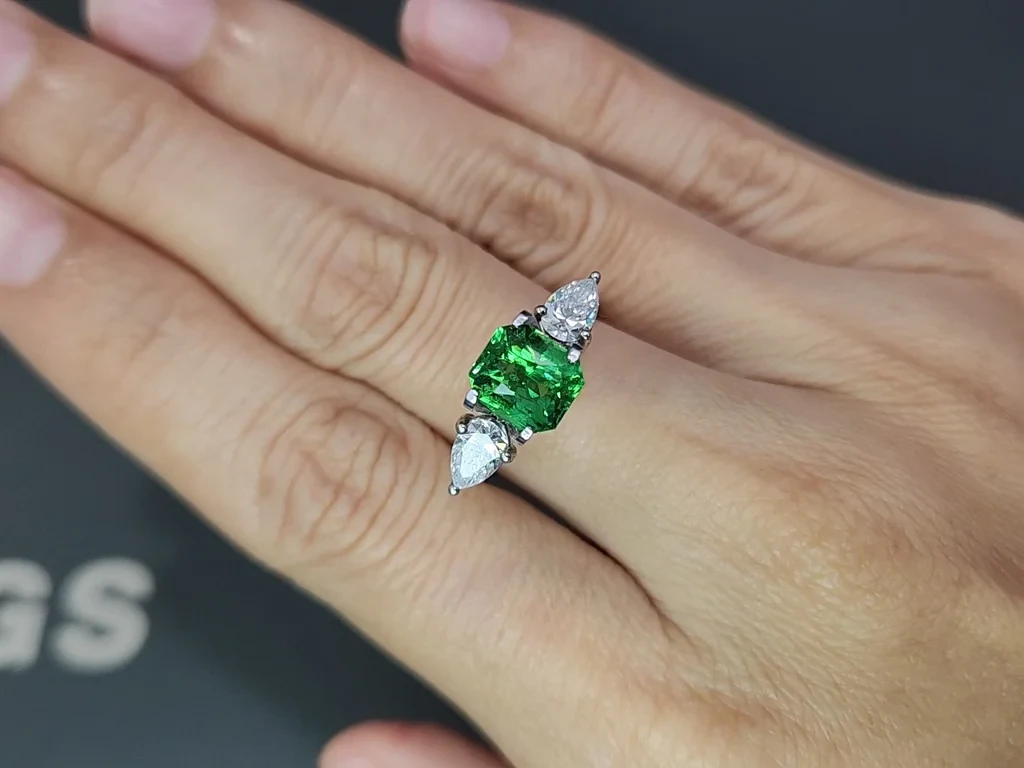 Tsavorite garnet Vivid green radiant cut 2.53 carats, Tanzania Image №5