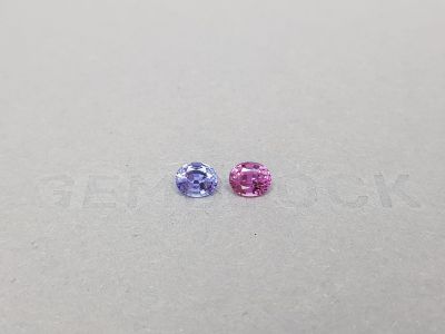 Contrasting pair of unheated oval cut sapphires 1.25 ct photo