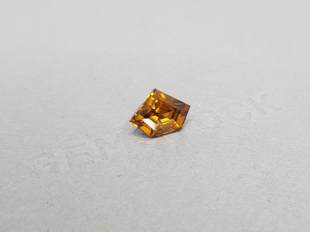 Intense brown zircon from Tanzania 5.07 ct Image №3