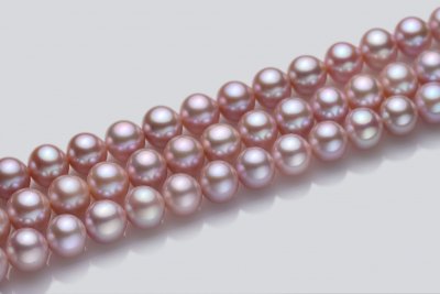 Lot of three strands of freshwater pearls 8-8.5 mm, China photo