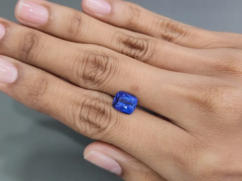 Electric blue cushion cut sapphire 4.00 carats, Sri Lanka Image №2