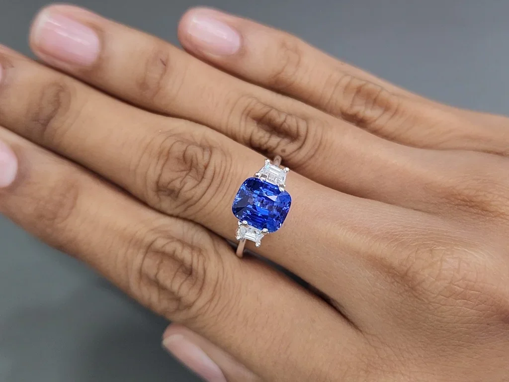 Electric blue cushion cut sapphire 4.00 carats, Sri Lanka Image №5