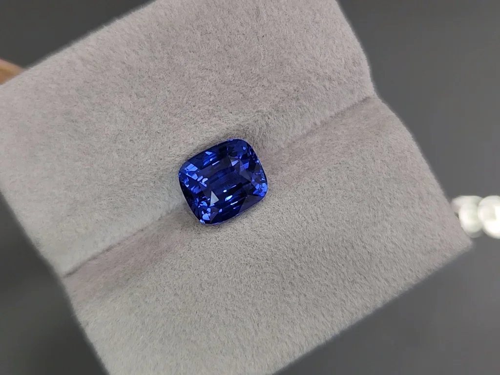 Electric blue cushion cut sapphire 4.00 carats, Sri Lanka Image №4