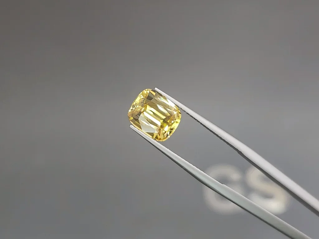 Golden yellow natural zircon in cushion cut 4.25 carats, Sri Lanka Image №3