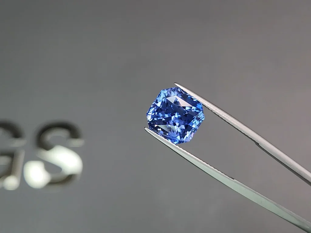 Unheated intense Cornflower blue sapphire in radiant cut 7.46 carat, Sri Lanka  Image №3
