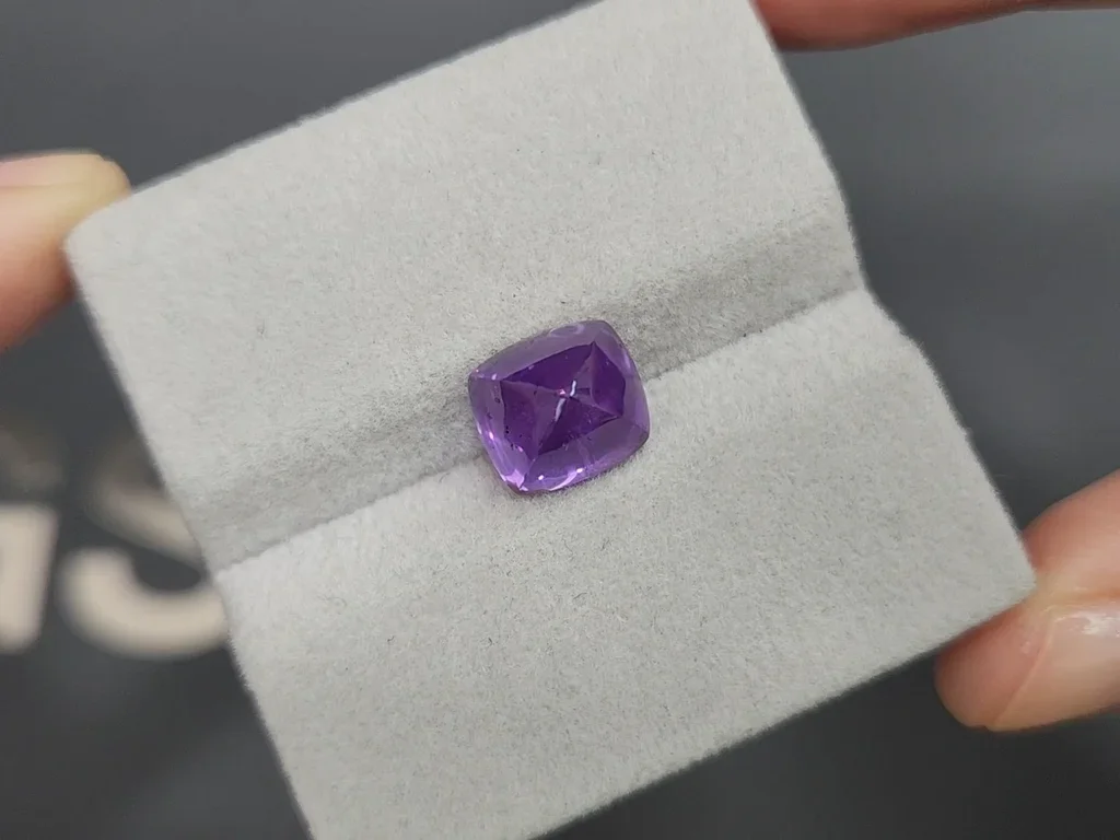 Unheated purple sapphire in sugar loaf cut 6.52 carats, Sri Lanka Image №4