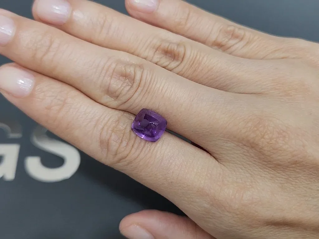 Unheated purple sapphire in sugar loaf cut 6.52 carats, Sri Lanka Image №2