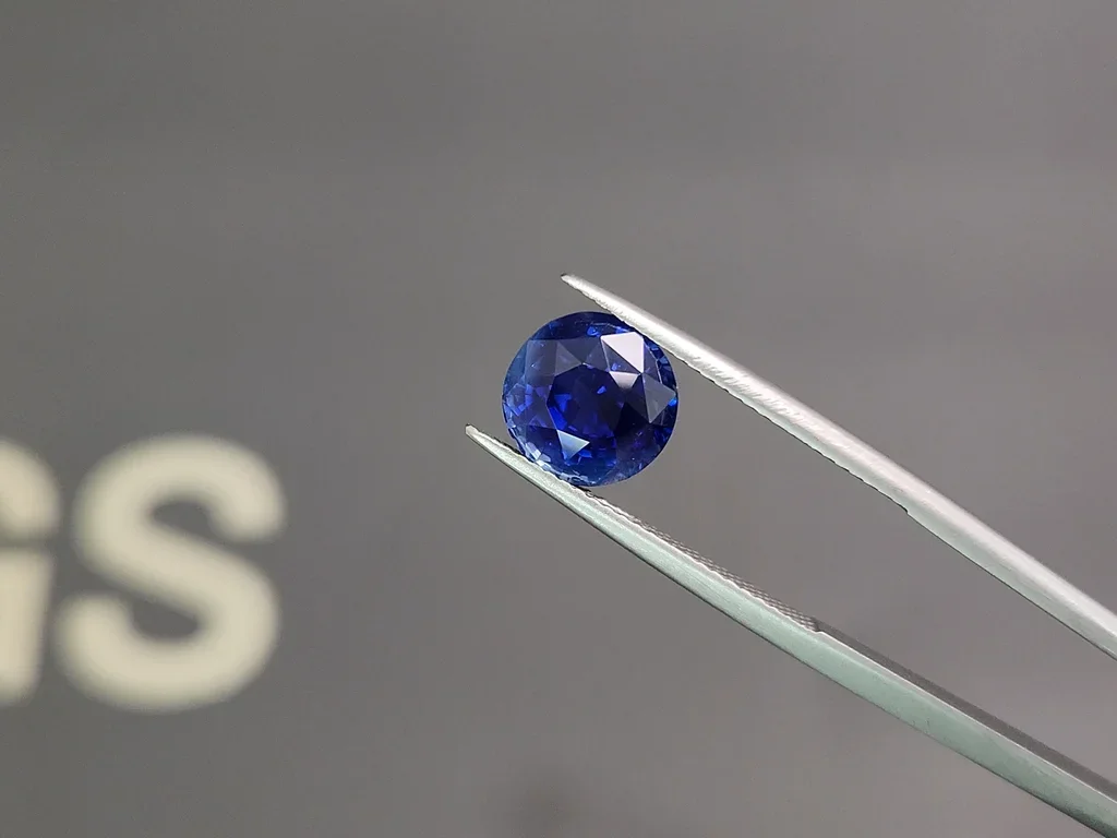 Unheated sapphire Royal Blue round cut 5.29 carats, Sri Lanka Image №3