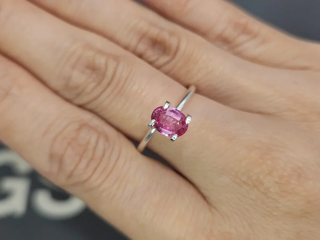 Unheated Padparadscha sapphire in oval cut 0.89 carat, Sri Lanka  Image №5
