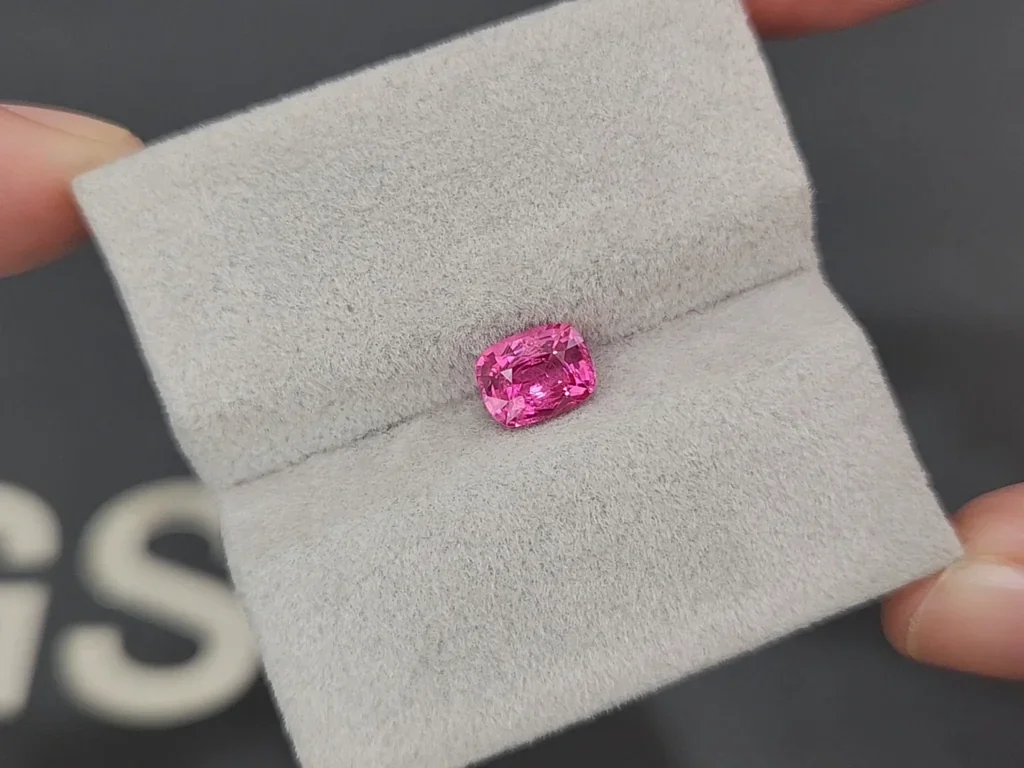 Pink spinel Mahenge cushion cut 1.10 carats, Tanzania Image №4