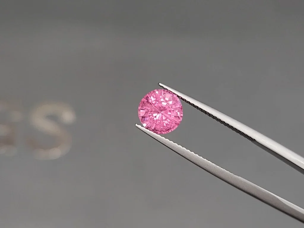 Mahenge spinel with rutile silk effect  round cut 2.58 carats, Tanzania Image №3