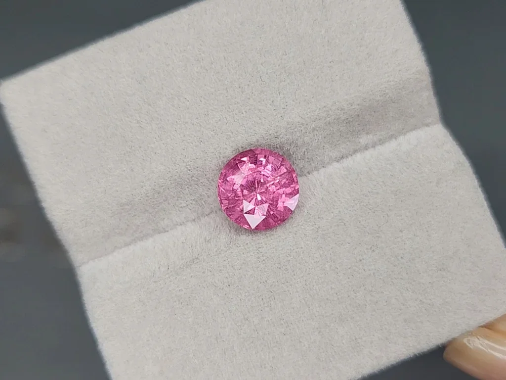 Mahenge spinel with rutile silk effect  round cut 2.58 carats, Tanzania Image №4